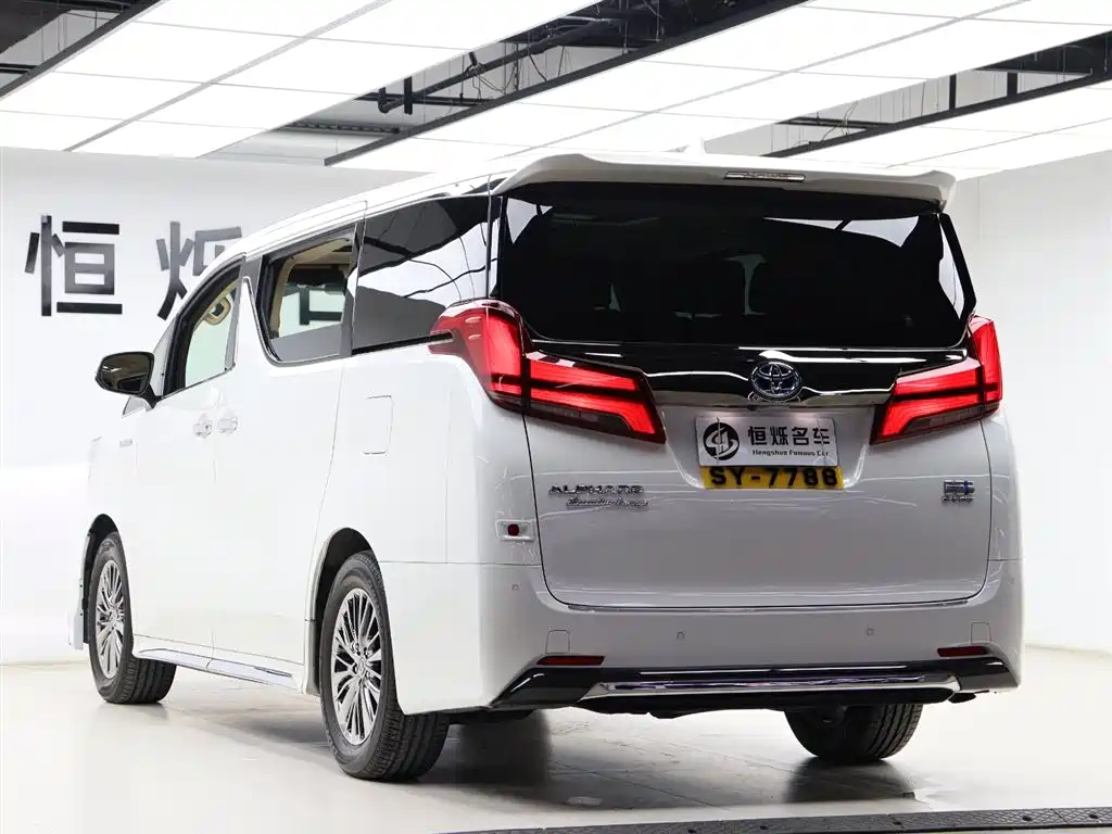 Toyota Alphard 2023 — фото 27