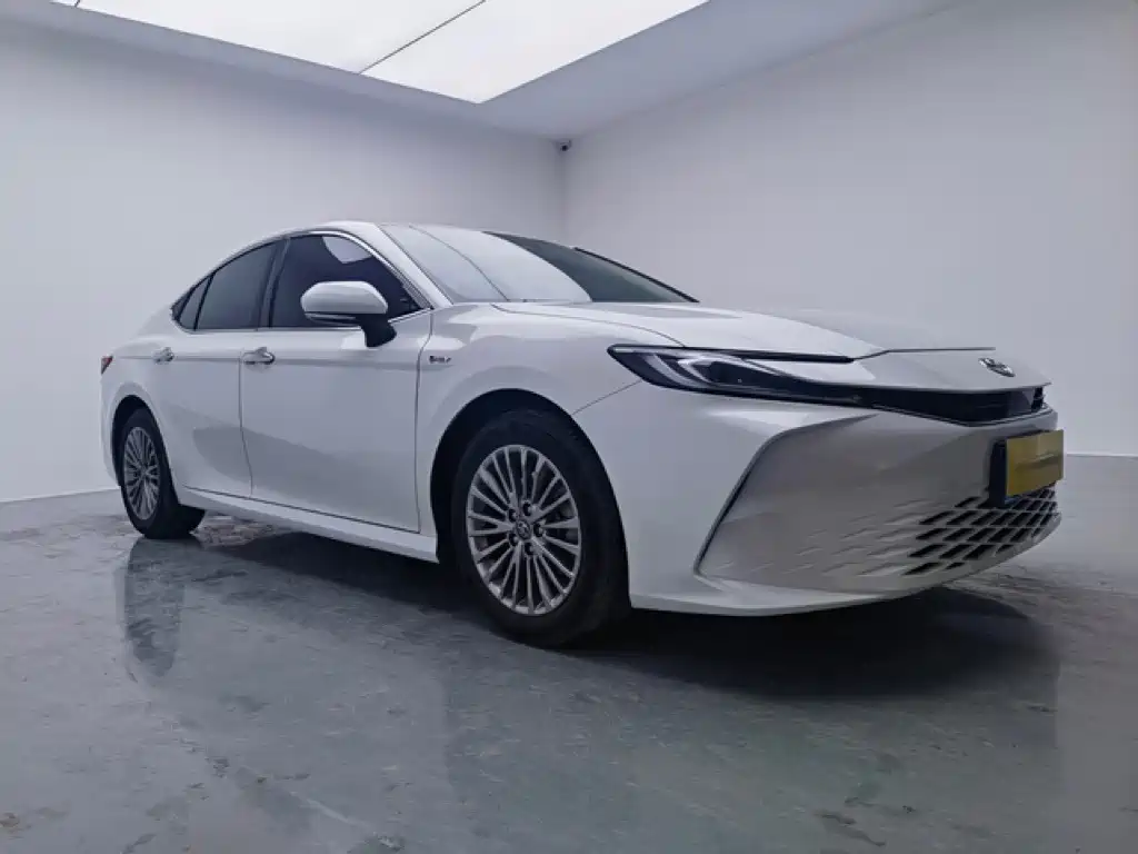 Toyota Camry 2025 — фото 3