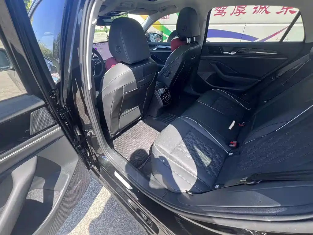 Volkswagen Magotan 2025
