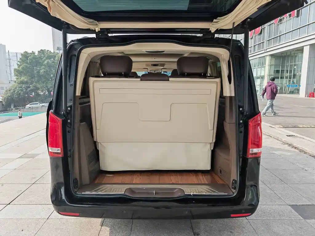 Mercedes-Benz V-Class 2019 — фото 25