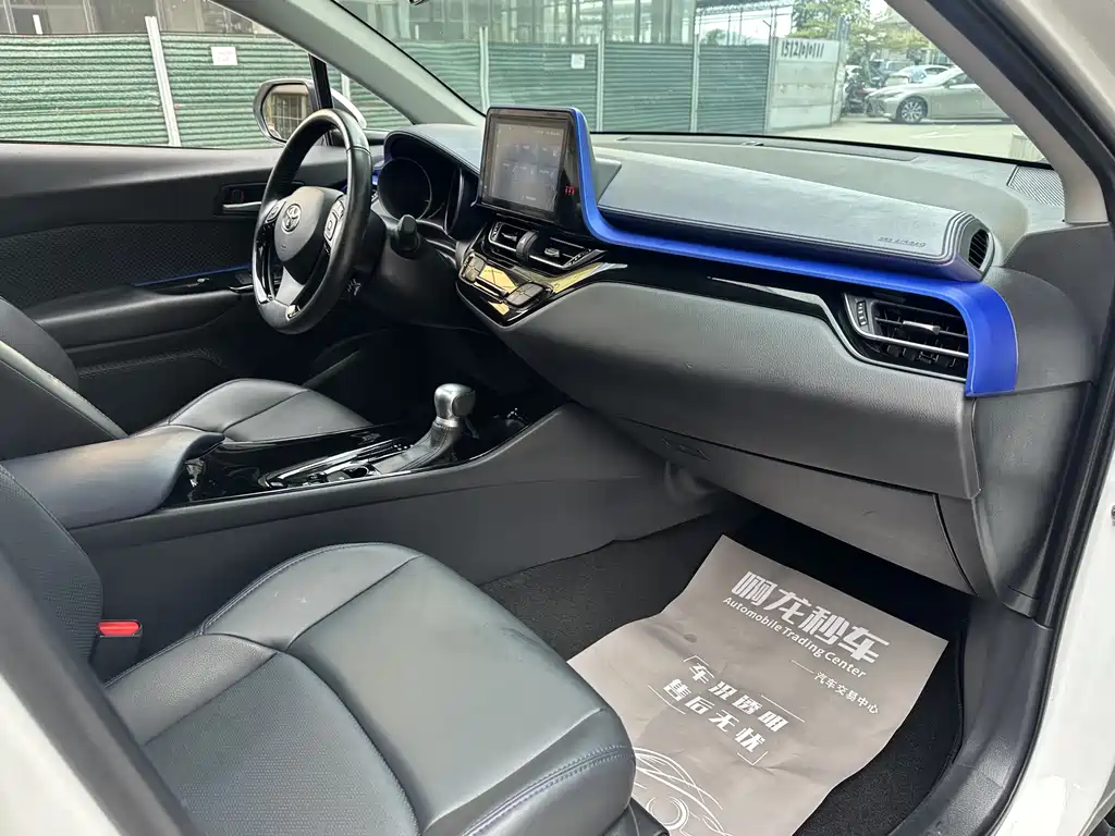 Toyota C-HR 2023 — фото 22