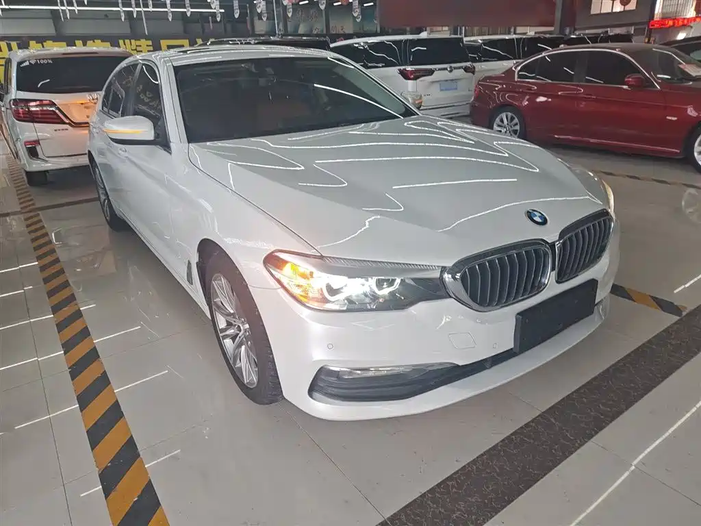 BMW 5 Series 2017 — фото 22