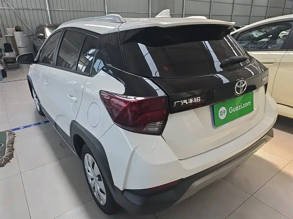 Toyota Yaris L 2023 — фото 5