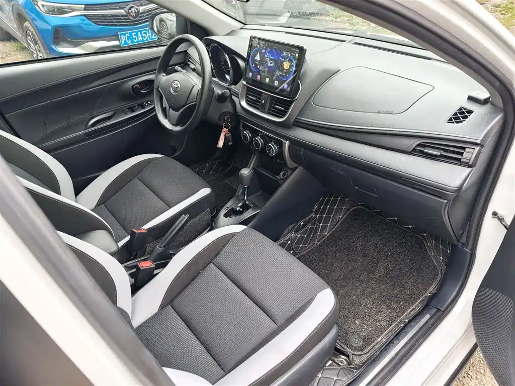 Toyota Yaris L 2021 — фото 18