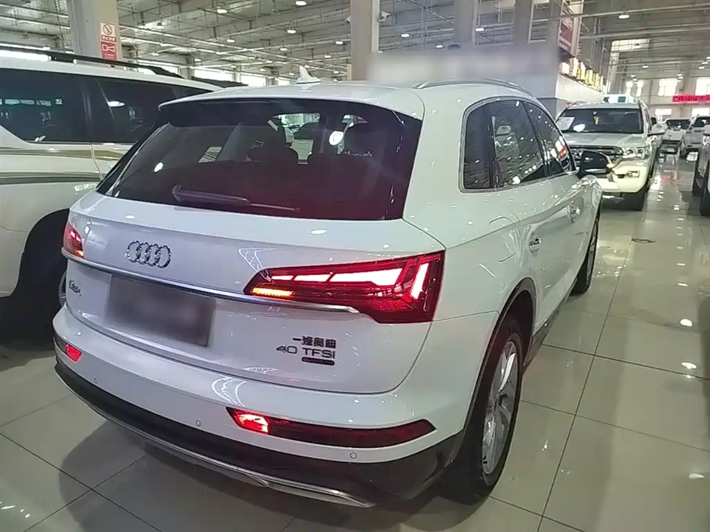 Audi Q5L 2023 — фото 7