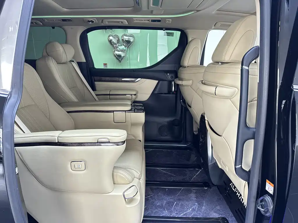 Toyota Alphard 2022 — фото 15