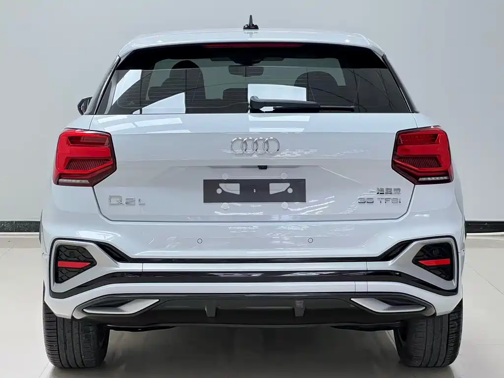 Audi Q2L 2023