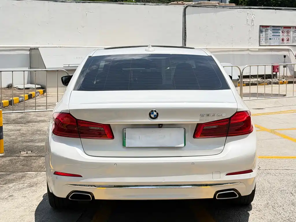 BMW 5 Series New Energy 2018 — фото 12