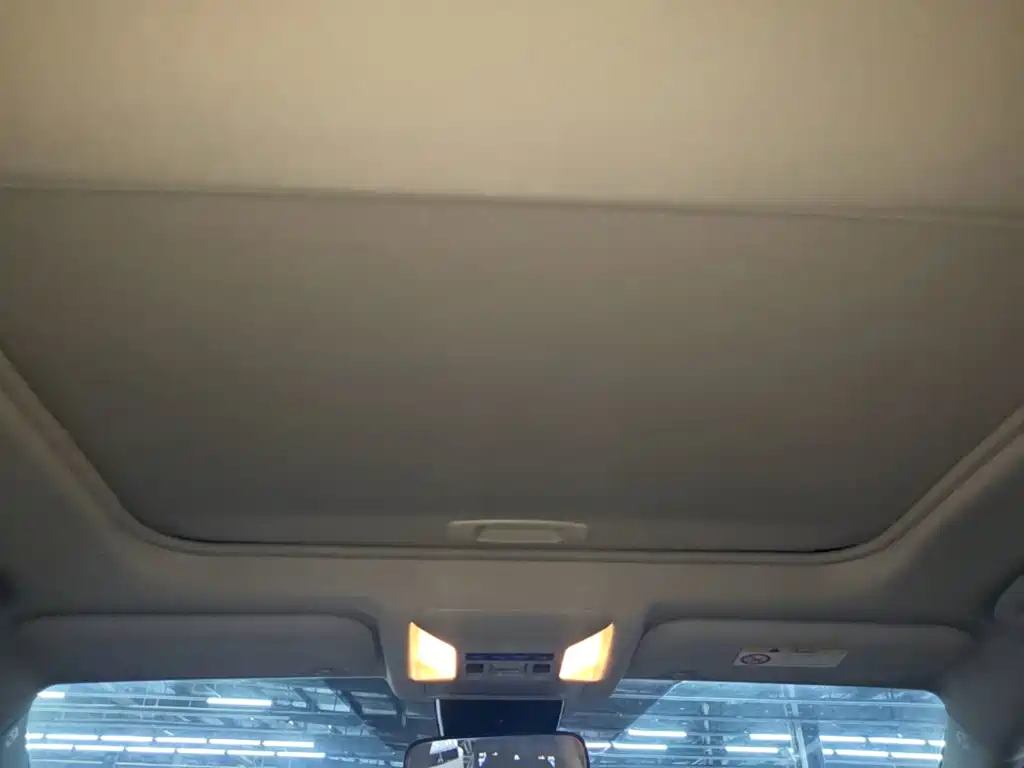 Toyota RAV4 2023 — фото 18
