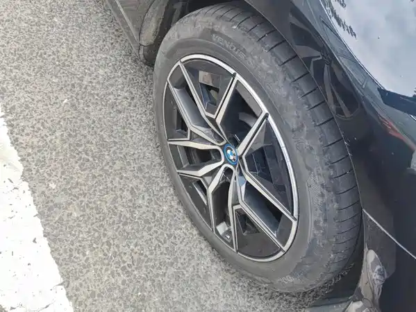 BMW i5 2025