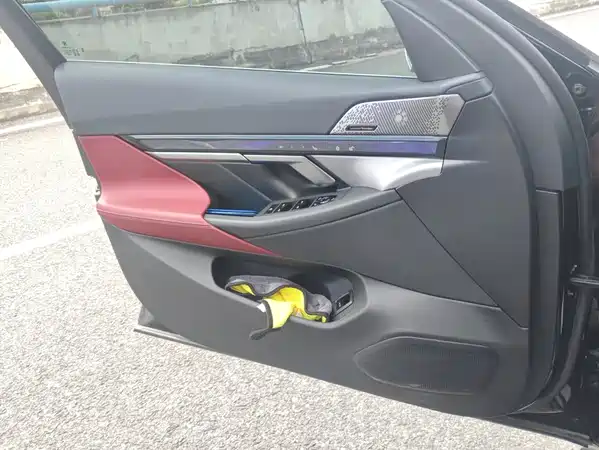 BMW i5 2025
