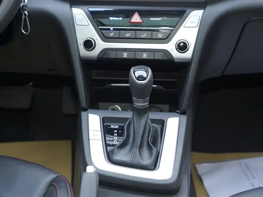 Hyundai Elantra 2017 — фото 4