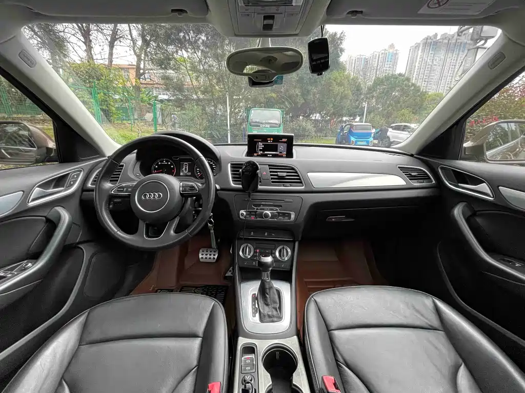 Audi Q3 2015 — фото 17
