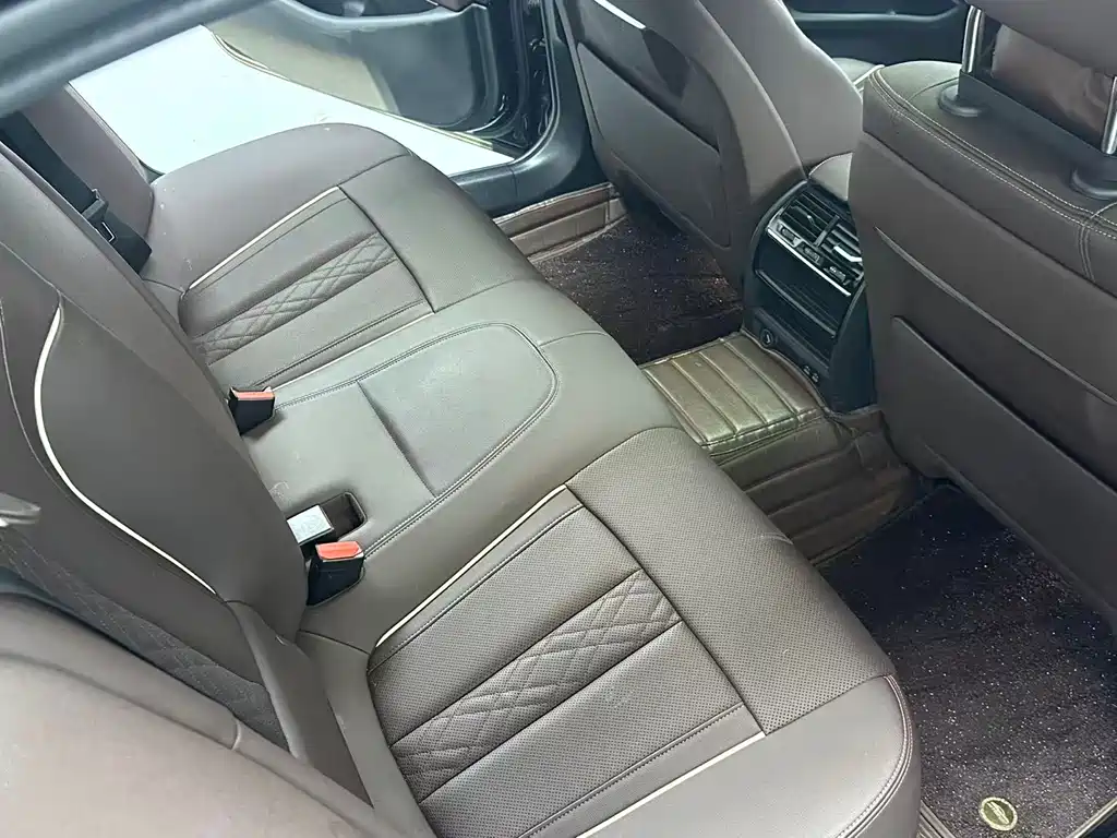 BMW 5 Series 2020 — фото 11