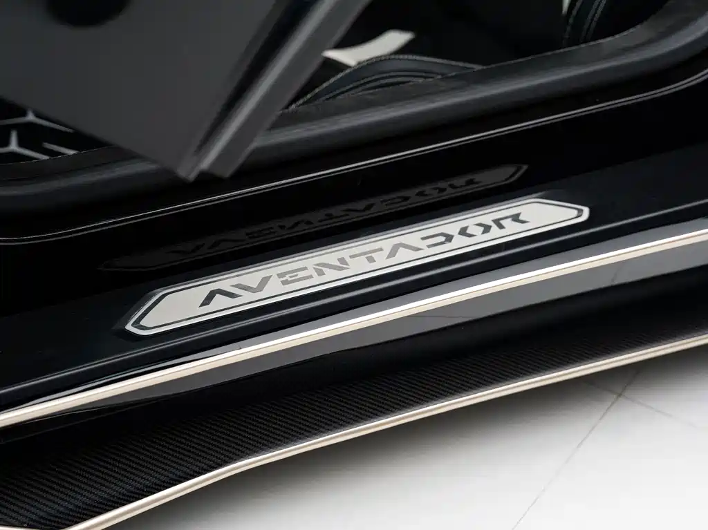 Lamborghini Aventador 2012 — фото 32