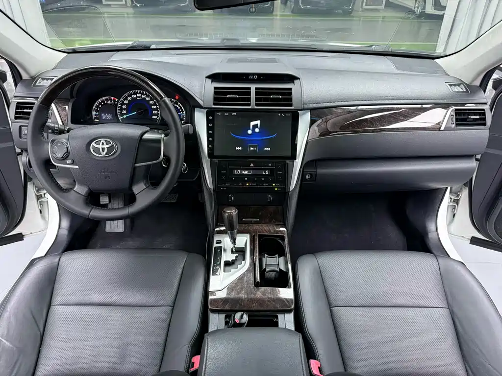 Toyota Camry 2016 — фото 6
