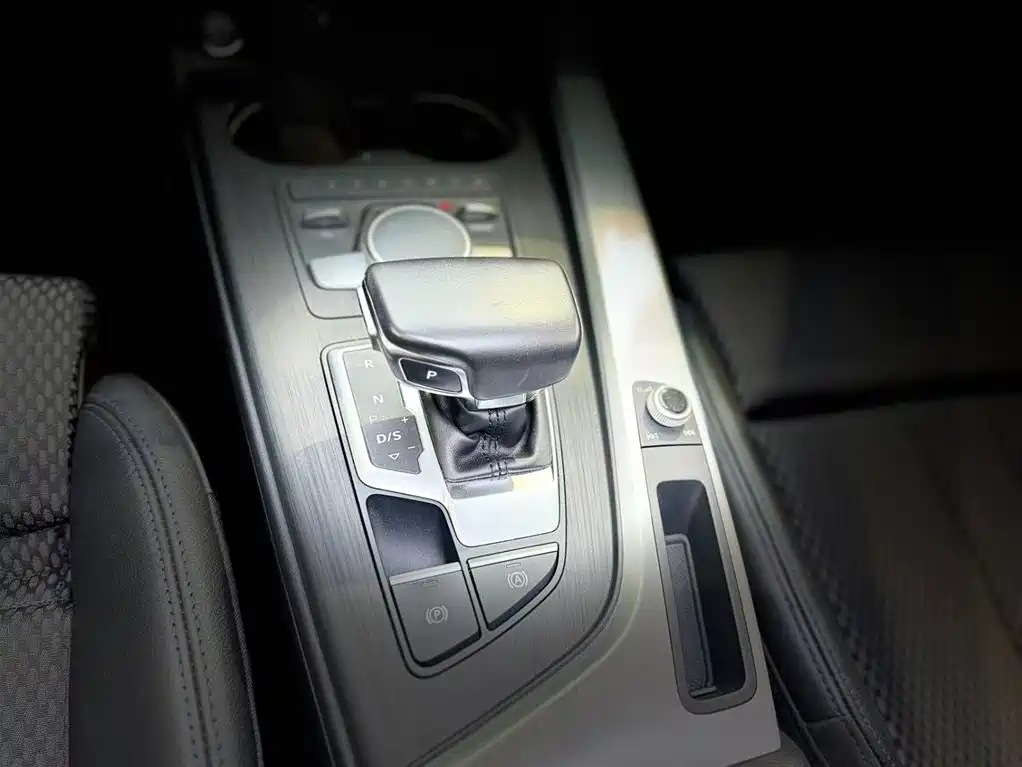 Audi A4L 2018 — фото 18