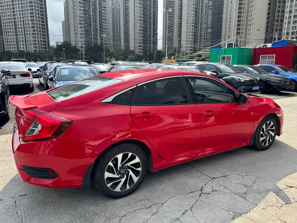 Honda Civic 2018 — фото 4