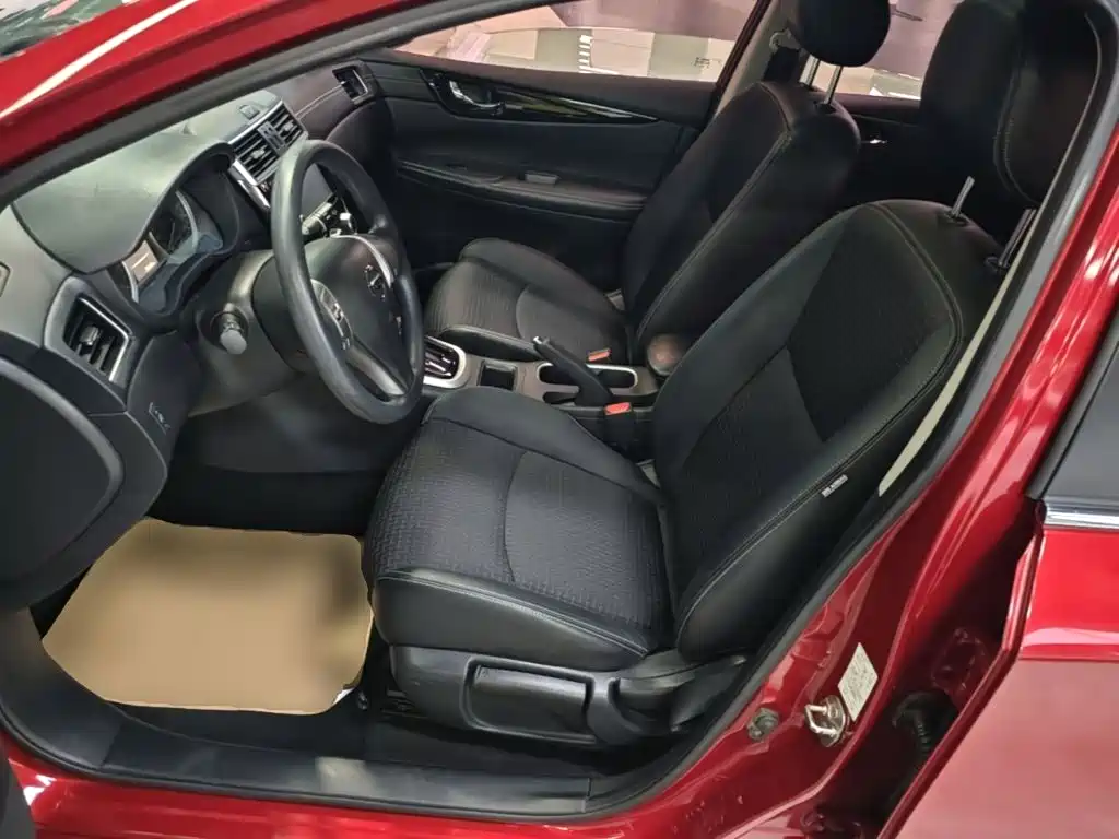 Nissan Tiida 2017 — фото 15