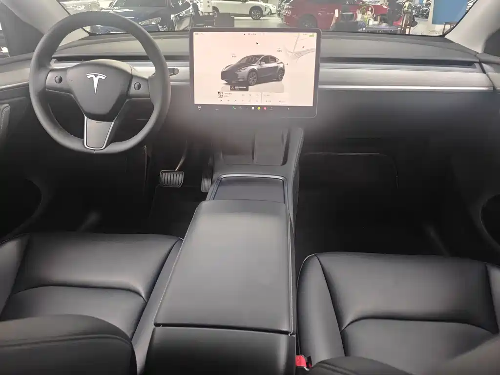 Tesla Model Y 2024 — фото 9