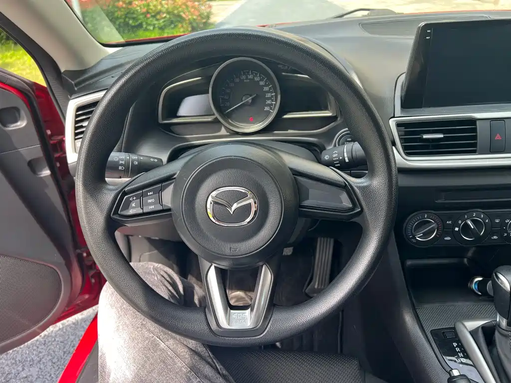 Mazda 3 Axela 2019 — фото 21
