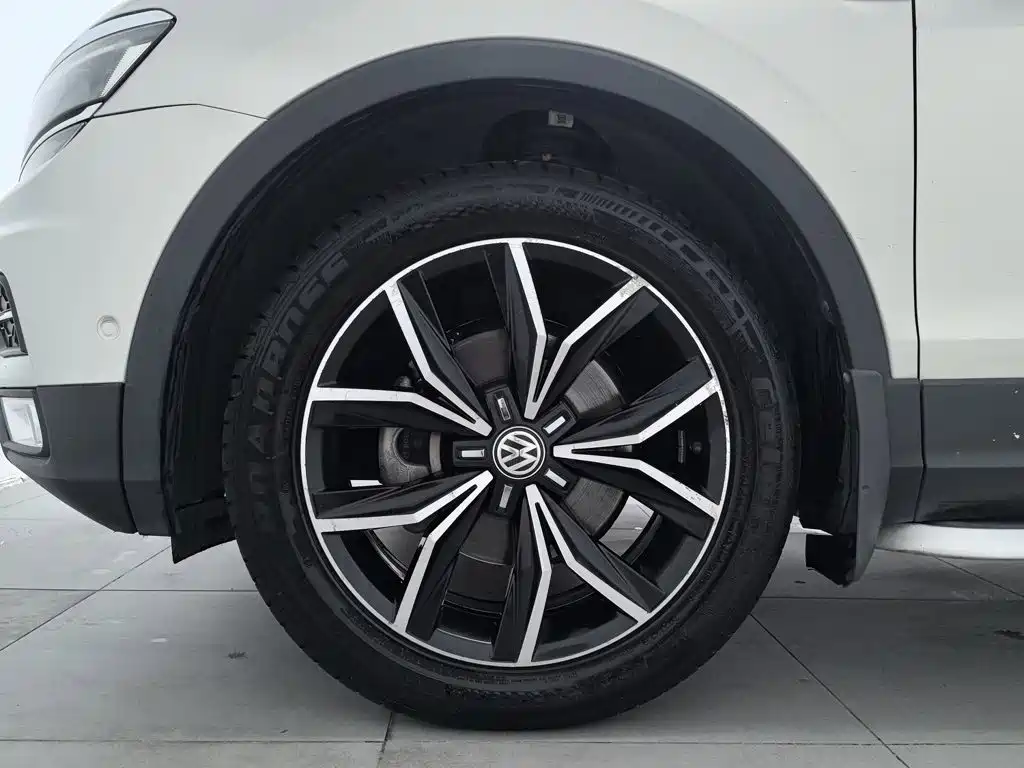 Volkswagen Tiguan L 2017 — фото 17