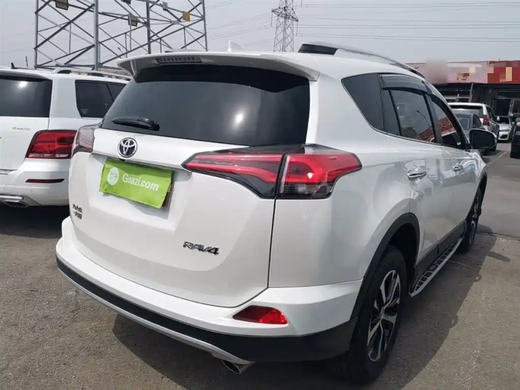 Toyota RAV4 2019 — фото 7
