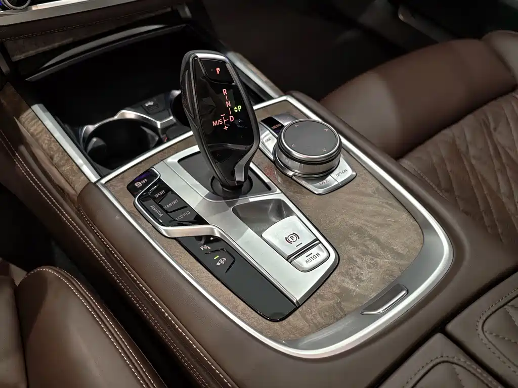 BMW 7 Series 2020 — фото 9