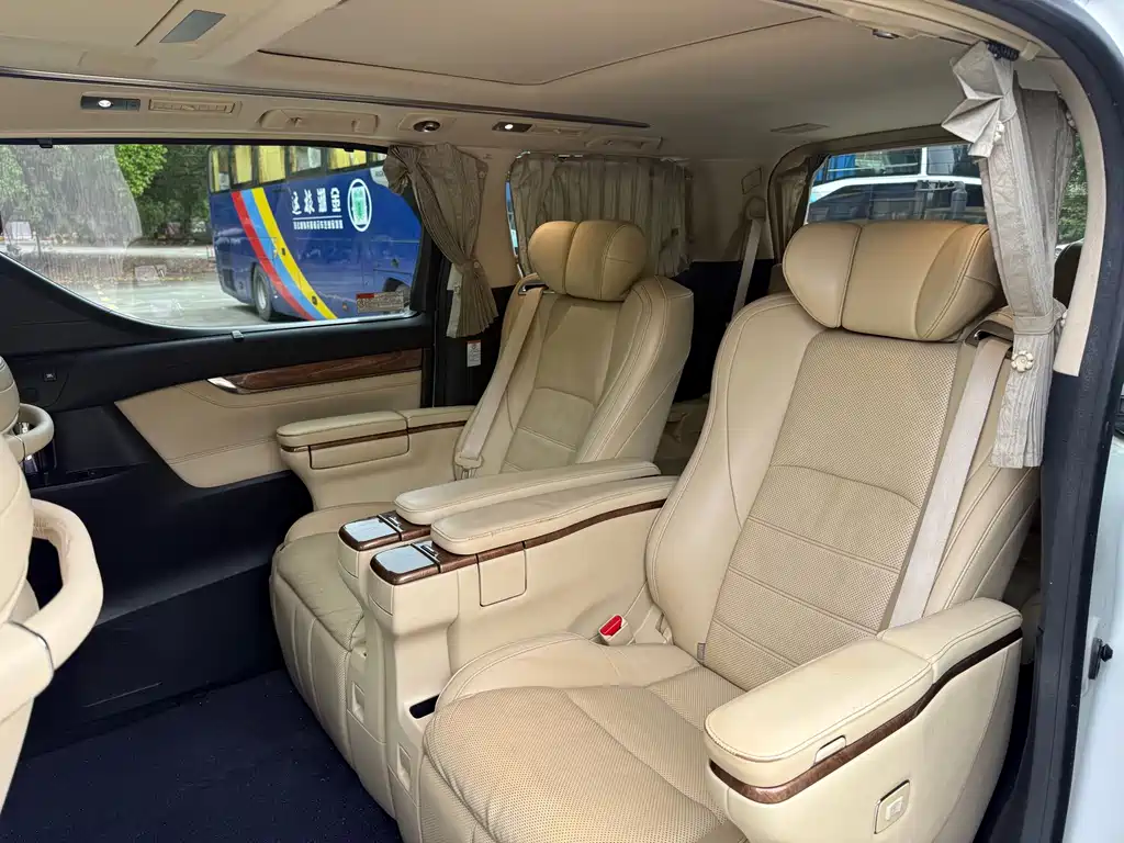Toyota Alphard 2018 — фото 7