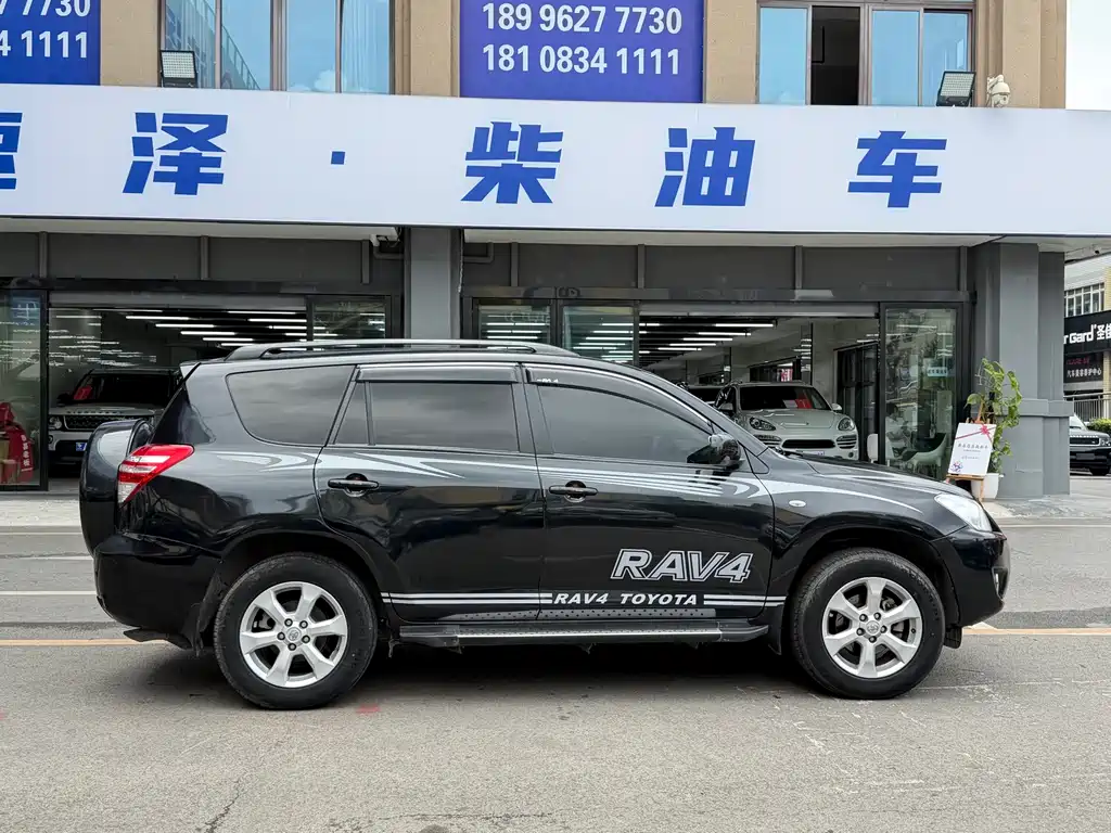 Toyota RAV4 2011 — фото 11