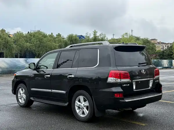 Lexus LX 2012