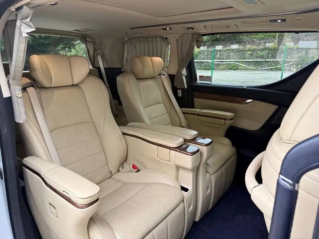 Toyota Alphard 2018 — фото 10