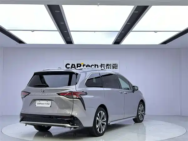 Toyota Granvia 2023