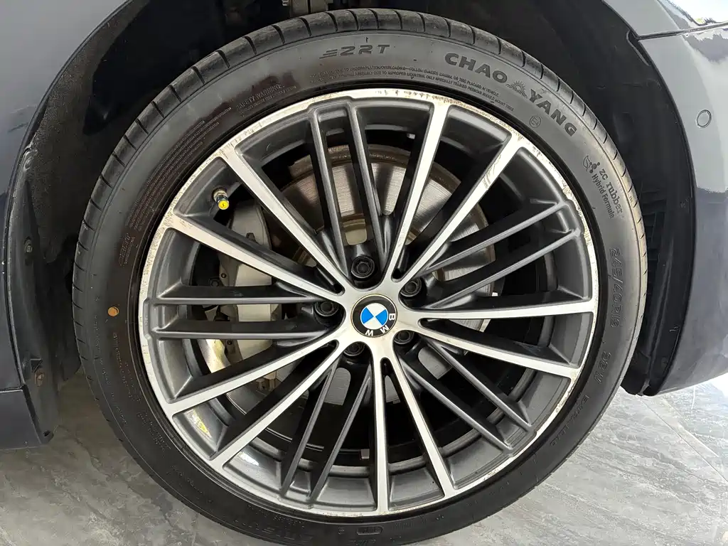 BMW 5 Series 2021 — фото 19