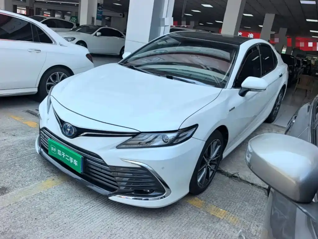 Toyota Camry 2021 — фото 2