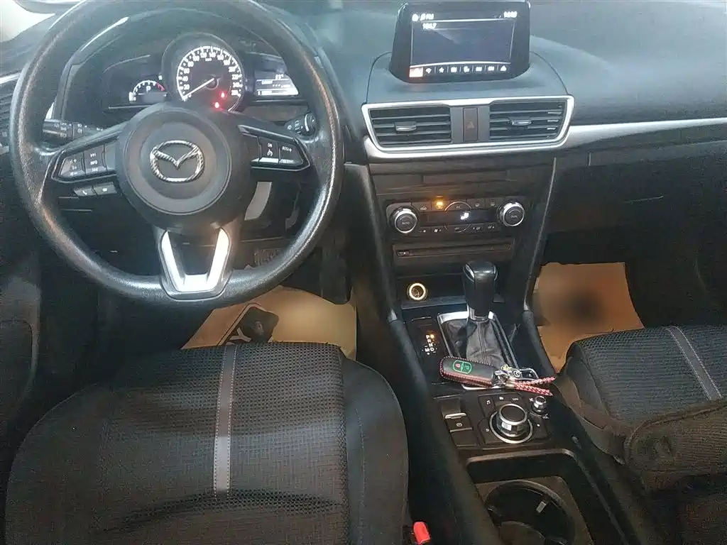 Mazda 3 Axela 2017 — фото 10