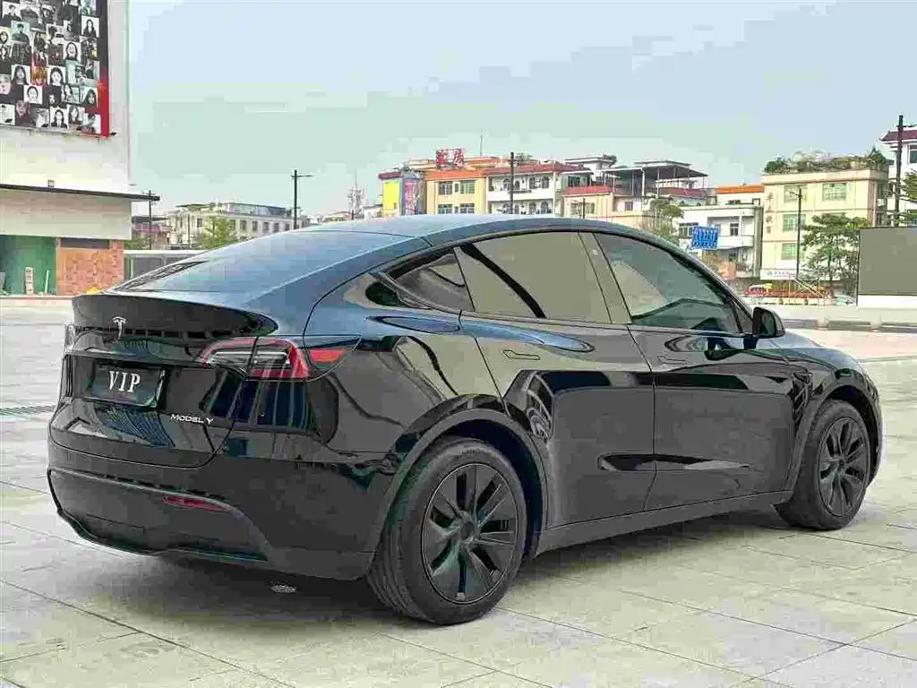 Tesla Model Y 2023 — фото 9