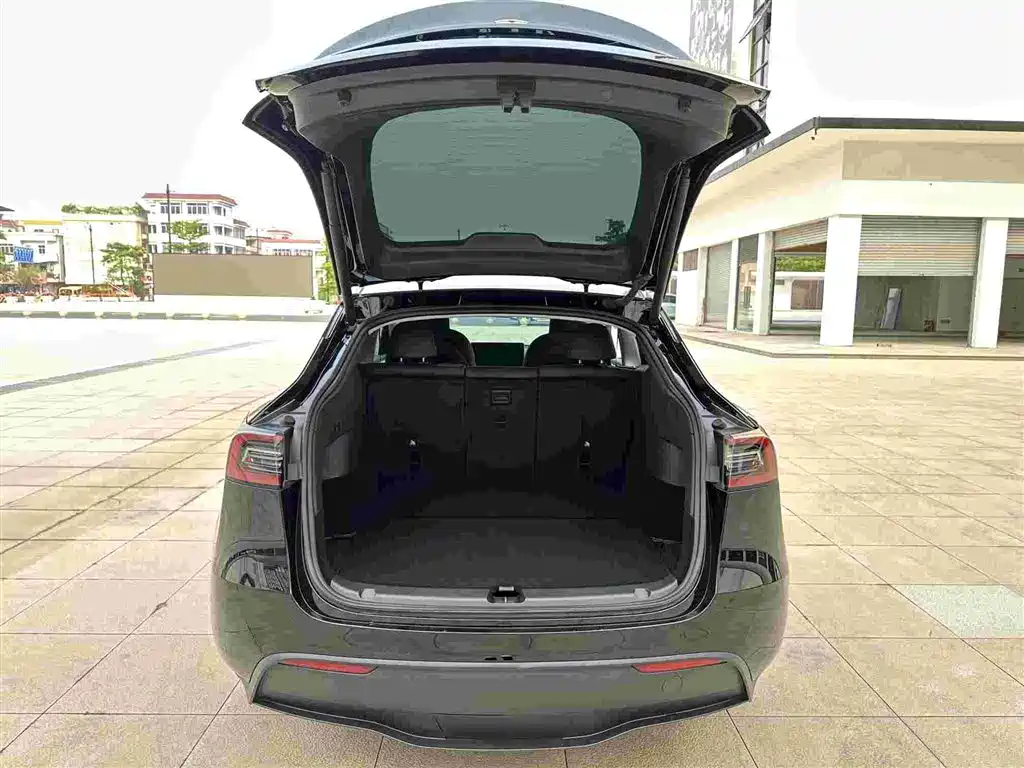 Tesla Model Y 2023 — фото 19