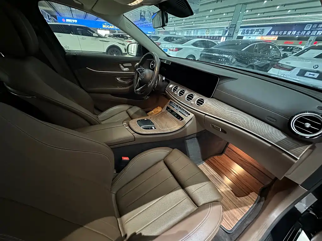 Mercedes-Benz E-Class 2022 — фото 11