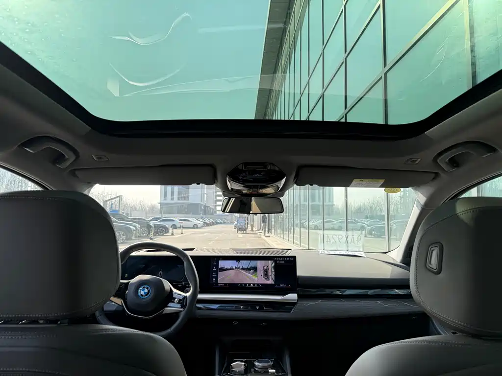 BMW i5 2026 — фото 11