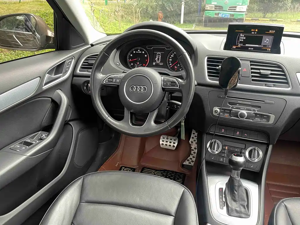Audi Q3 2015 — фото 16