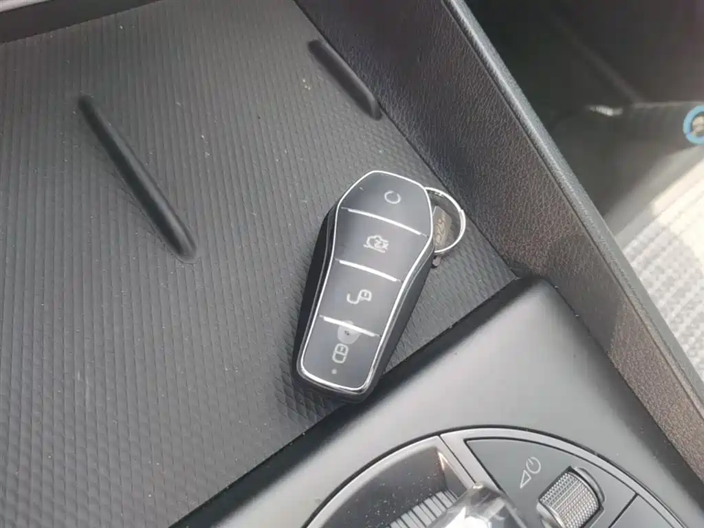 BYD Seal 05 DM-i 2025 — фото 9