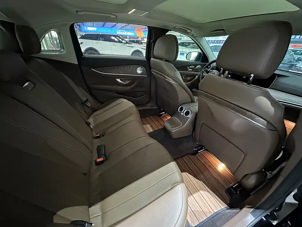 Mercedes-Benz E-Class 2022 — фото 12