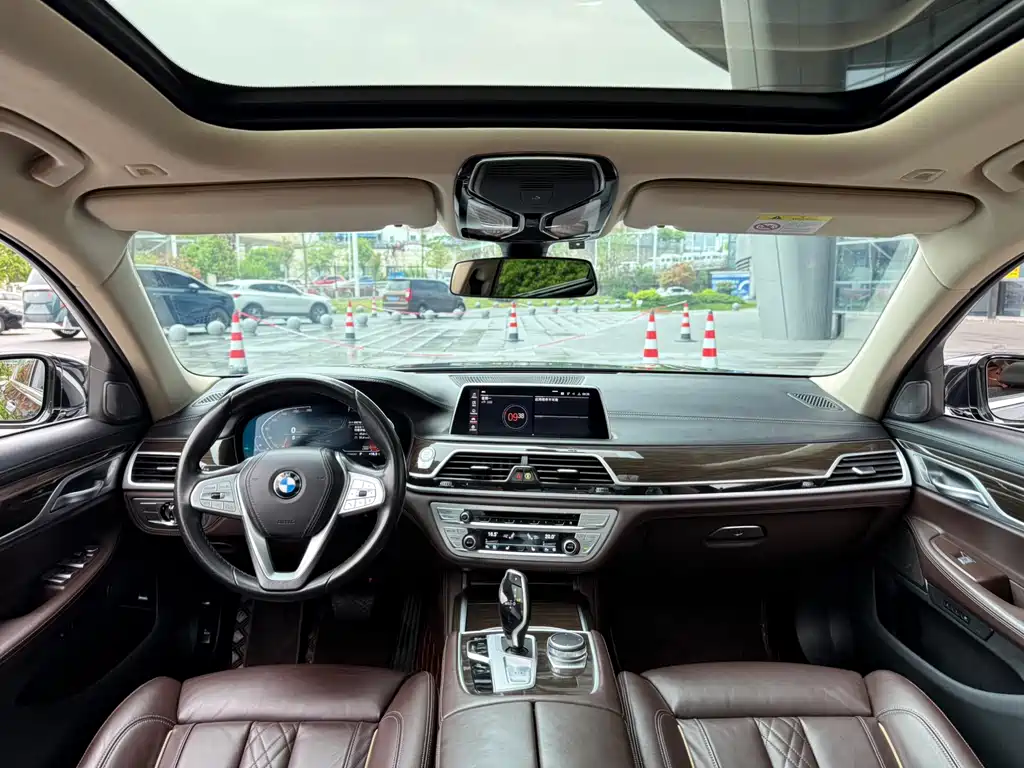BMW 7 Series 2021 — фото 12
