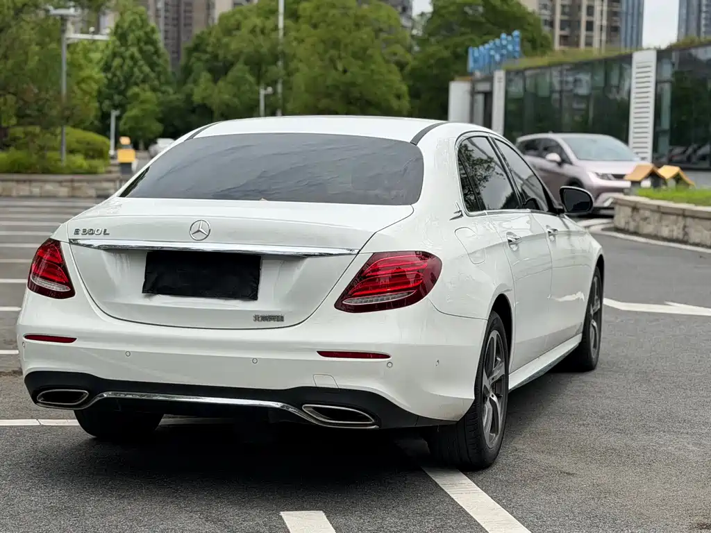 Mercedes-Benz E-Class 2018 — фото 12