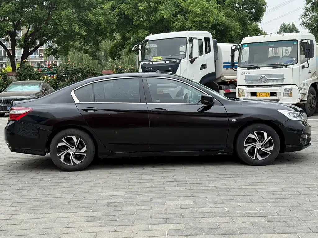 Honda Accord 2017 — фото 8
