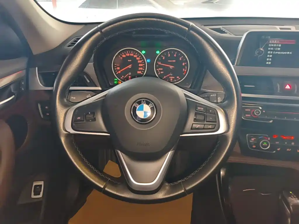 BMW X1 2017 — фото 11