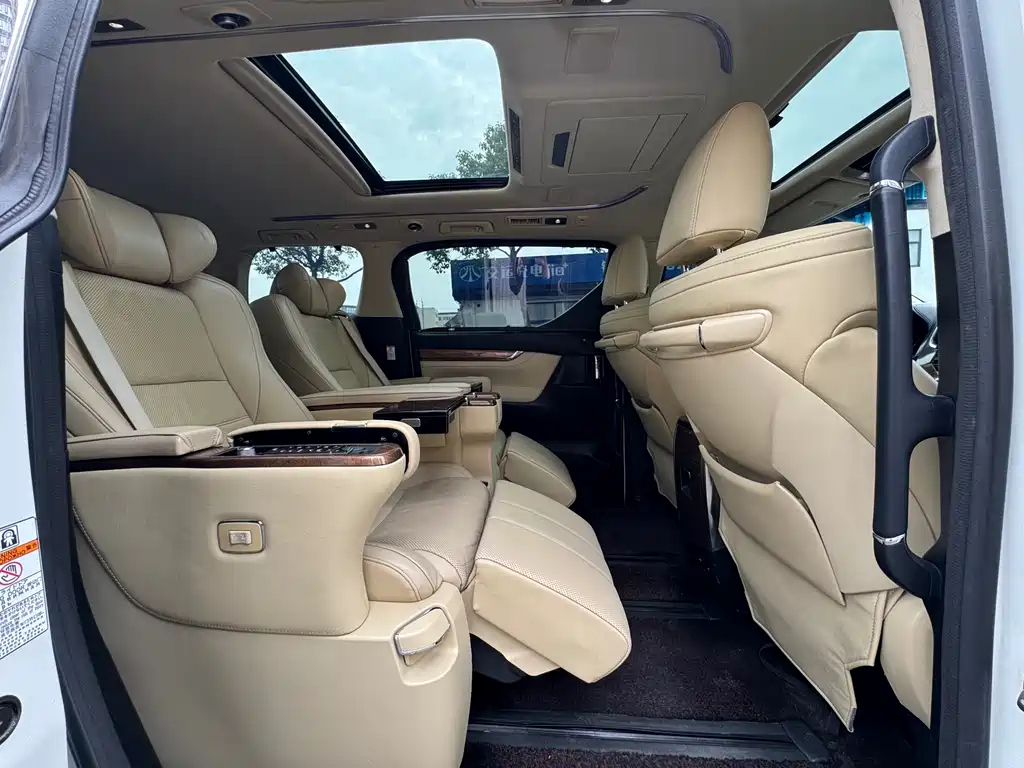 Toyota Alphard 2017 — фото 15