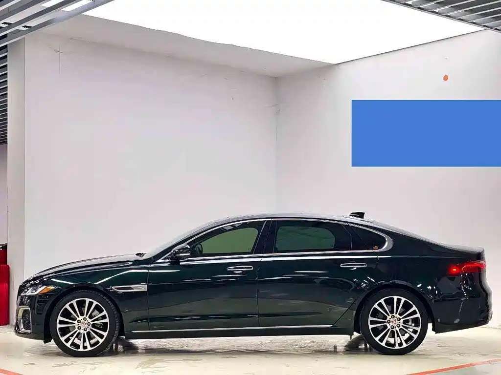 Jaguar XFL 2022 — фото 3