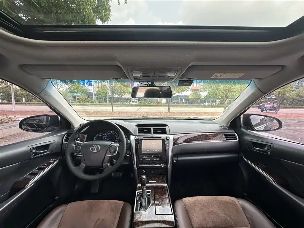 Toyota Camry 2016 — фото 5